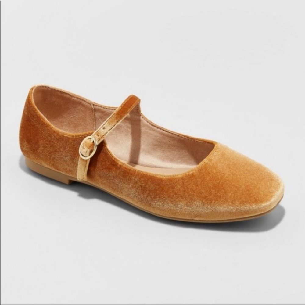 NWT Universal Threads Velvet Gold Maryjanes